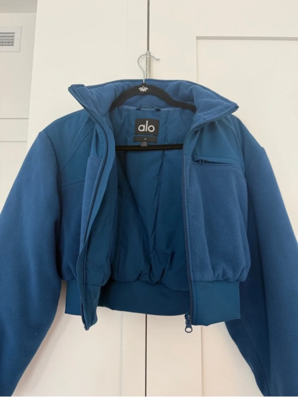 ALO YOGA polar fleece cropped wintry mix jacket in eclipse blue - Picture 5 of 9
